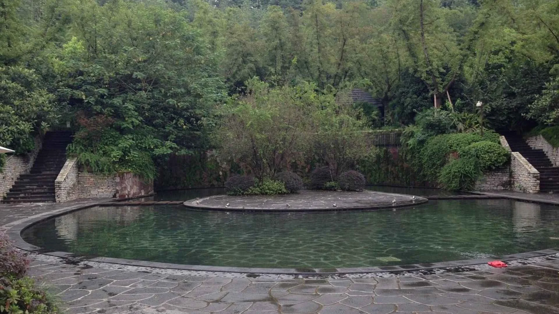 น้ำพุร้อนหรงฮุย (Ronghui Hot Spring)