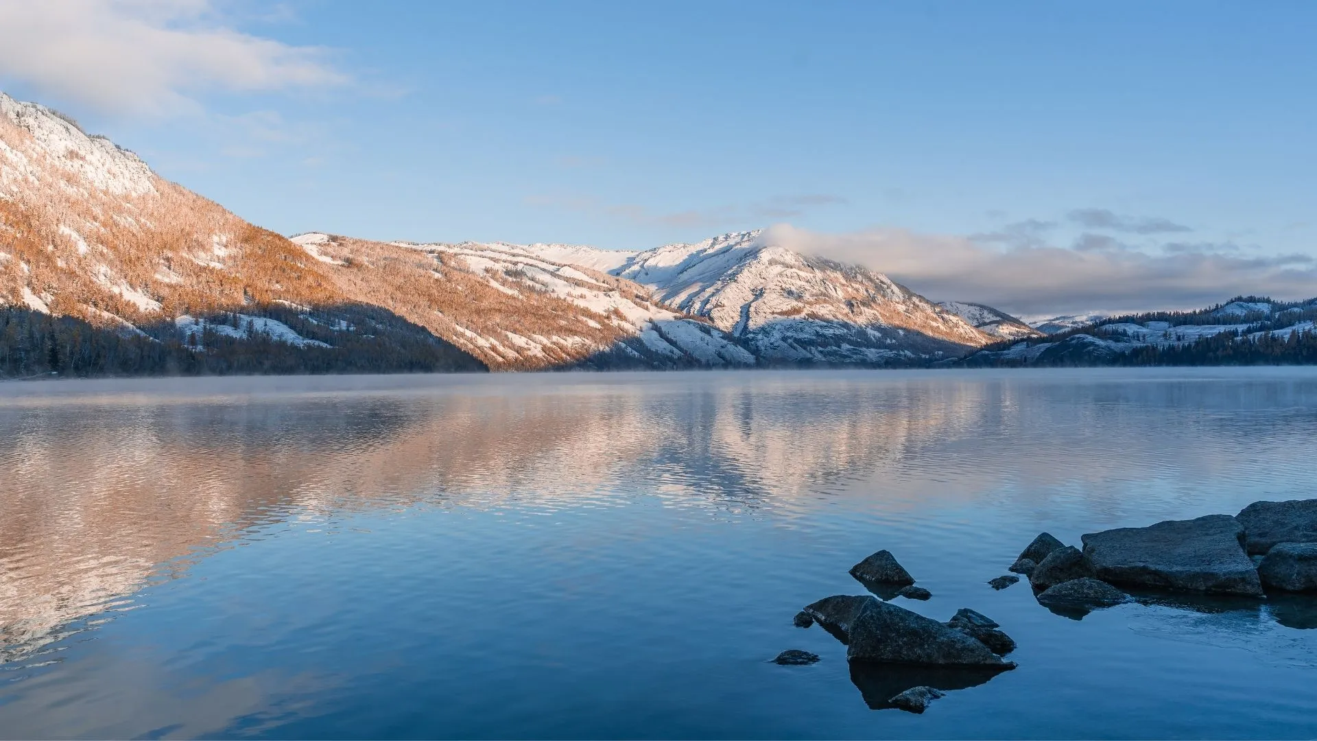อ่าวเทพเจ้าแห่งคานาส (Lake Kanas)