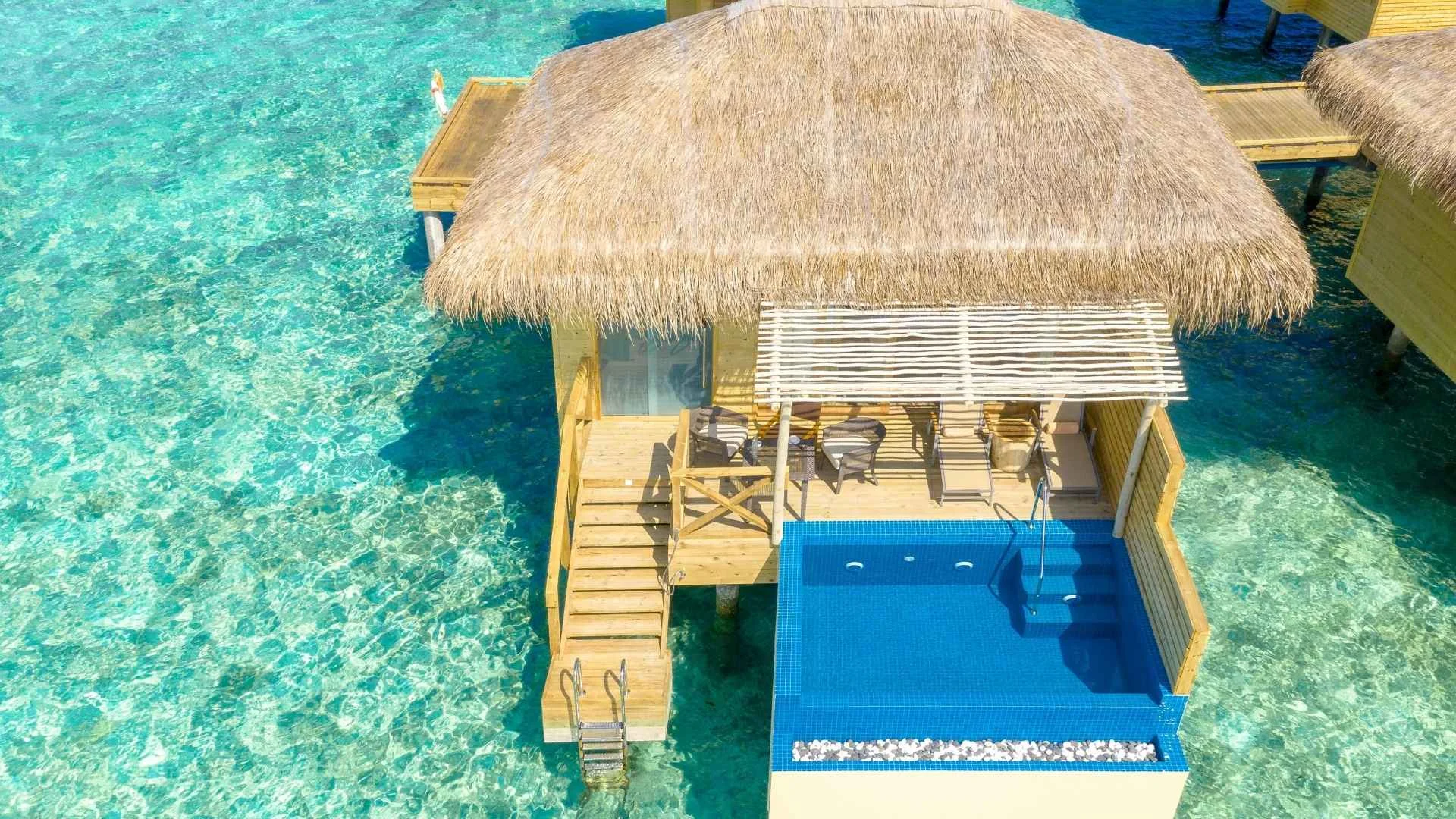 The St. Regis Maldives Vommuli Resort – หรูหราแบบโมเดิร์น