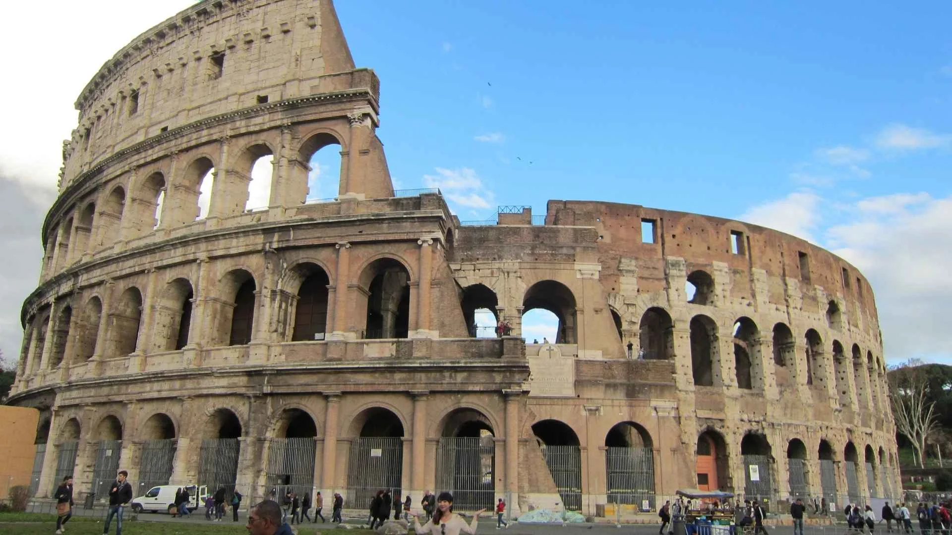 เมืองโบราณโรม (Roman Forum และ Colosseum)