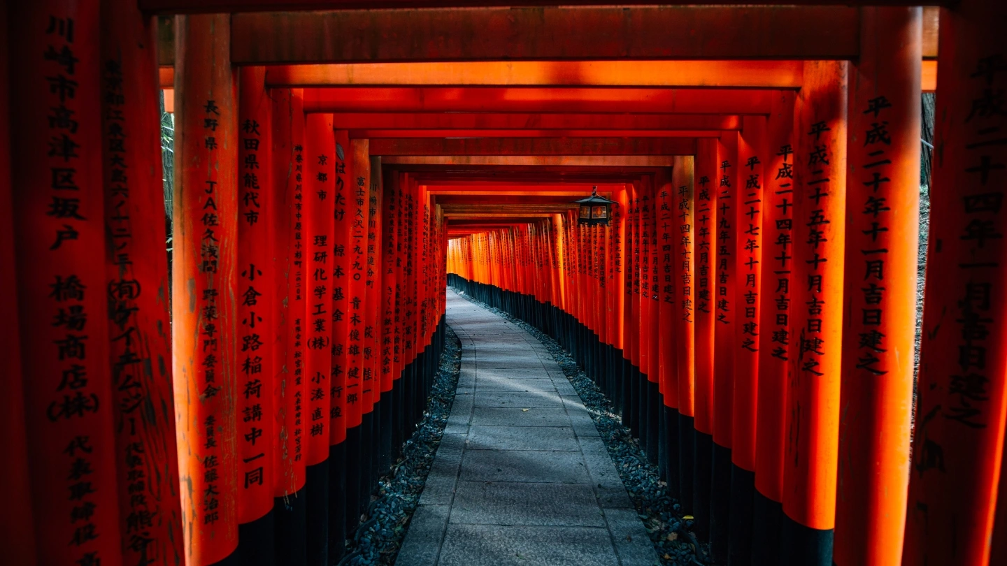 ศาลเจ้าฟูชิมิอินาริ (Fushimi Inari Shrine) – เกียวโต