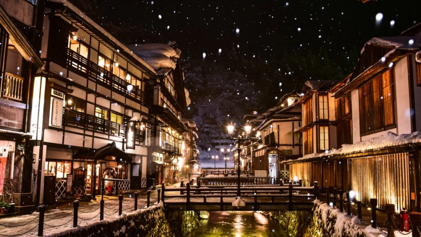 หมู่บ้านกินซังออนเซ็น (Ginzan Onsen) – โอบานะซาวะ