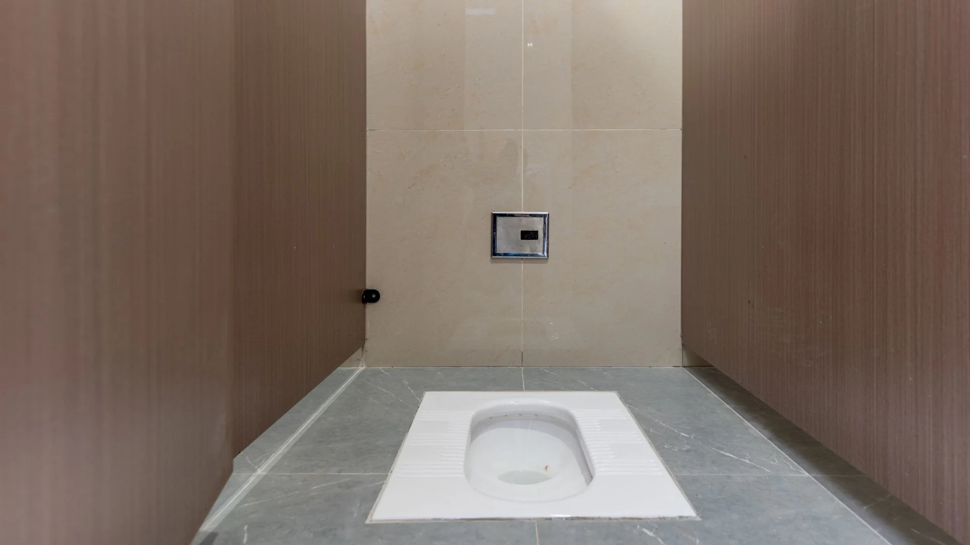 ห้องน้ำแบบนั่งยอง (Squat Toilet)