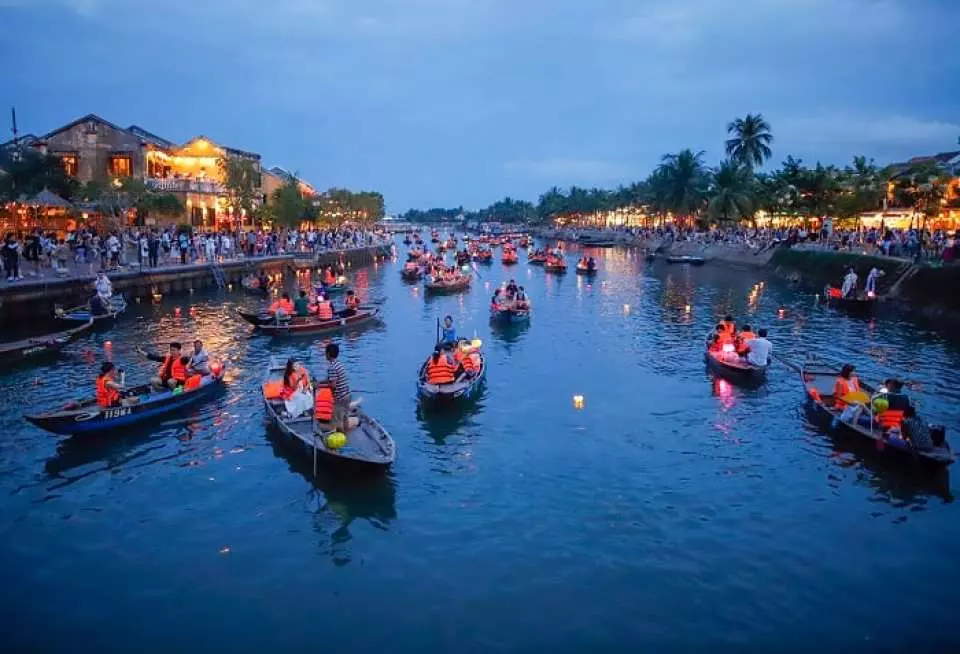 ราคาล่องเรือแม่น้ำทูโบน เท่าไหร่?